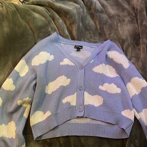 I'm selling a light weight thin cloud sweater. Size:10-12 from:target price:10$.